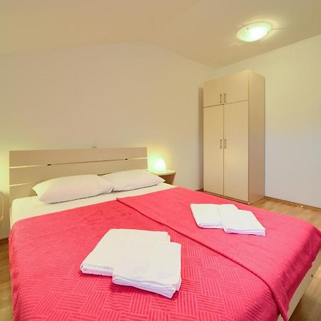 Apartments Ivica Krk Island Шіло Екстер'єр фото