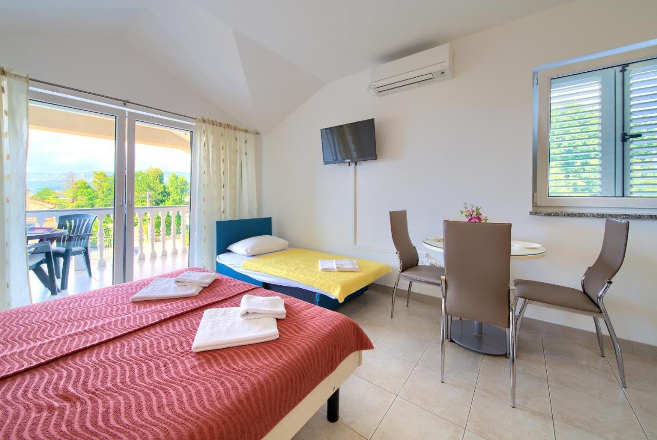 Apartments Ivica Krk Island Шіло Екстер'єр фото