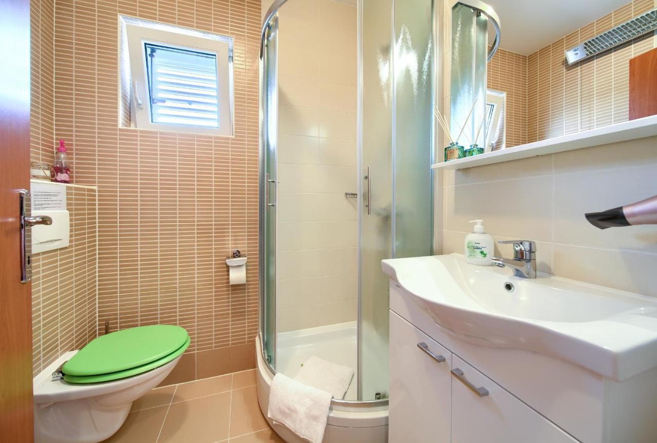 Apartments Ivica Krk Island Шіло Екстер'єр фото