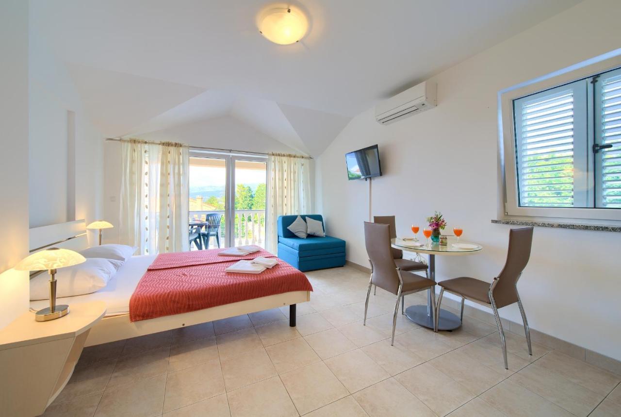 Apartments Ivica Krk Island Шіло Екстер'єр фото
