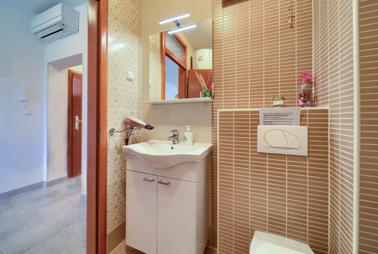 Apartments Ivica Krk Island Шіло Екстер'єр фото