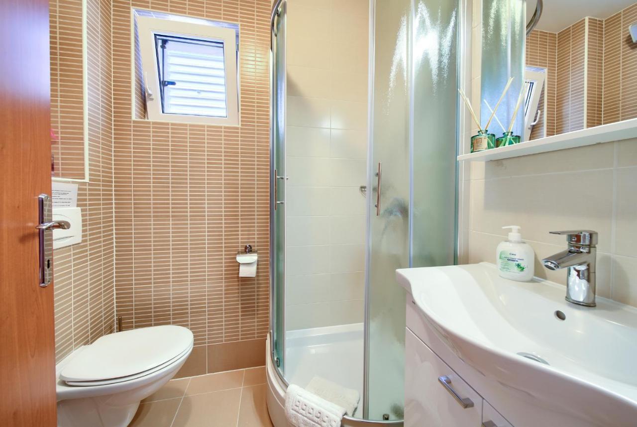 Apartments Ivica Krk Island Шіло Екстер'єр фото