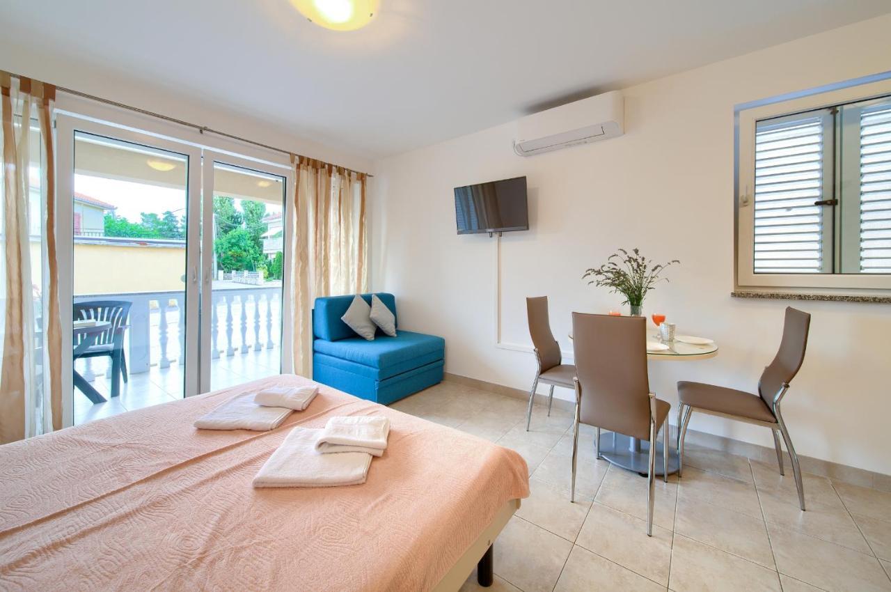 Apartments Ivica Krk Island Шіло Екстер'єр фото