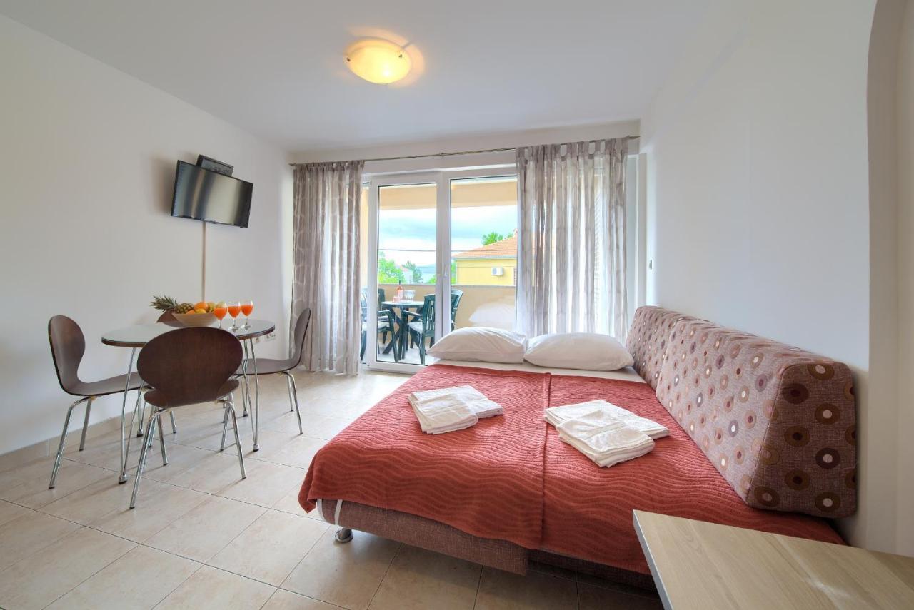 Apartments Ivica Krk Island Шіло Екстер'єр фото