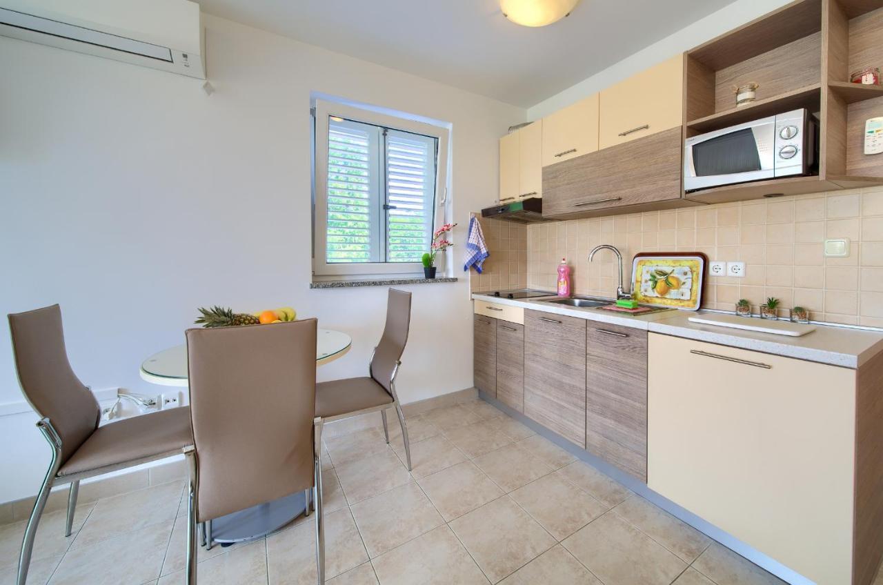 Apartments Ivica Krk Island Шіло Екстер'єр фото