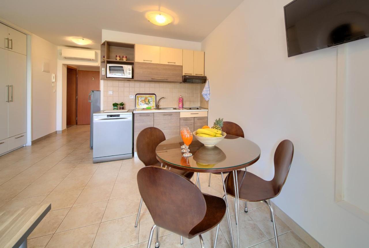 Apartments Ivica Krk Island Шіло Екстер'єр фото