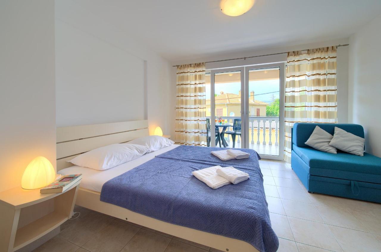 Apartments Ivica Krk Island Шіло Екстер'єр фото