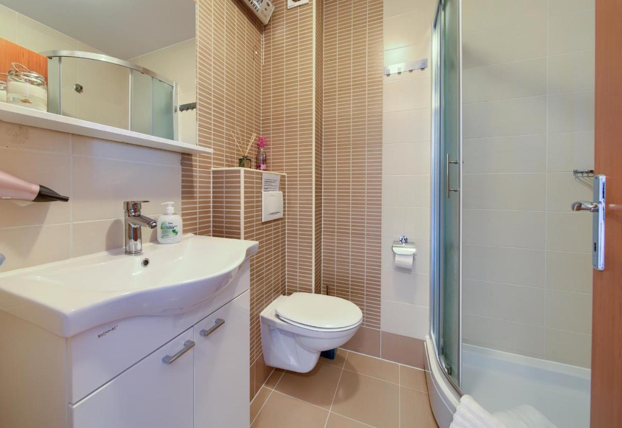 Apartments Ivica Krk Island Шіло Екстер'єр фото