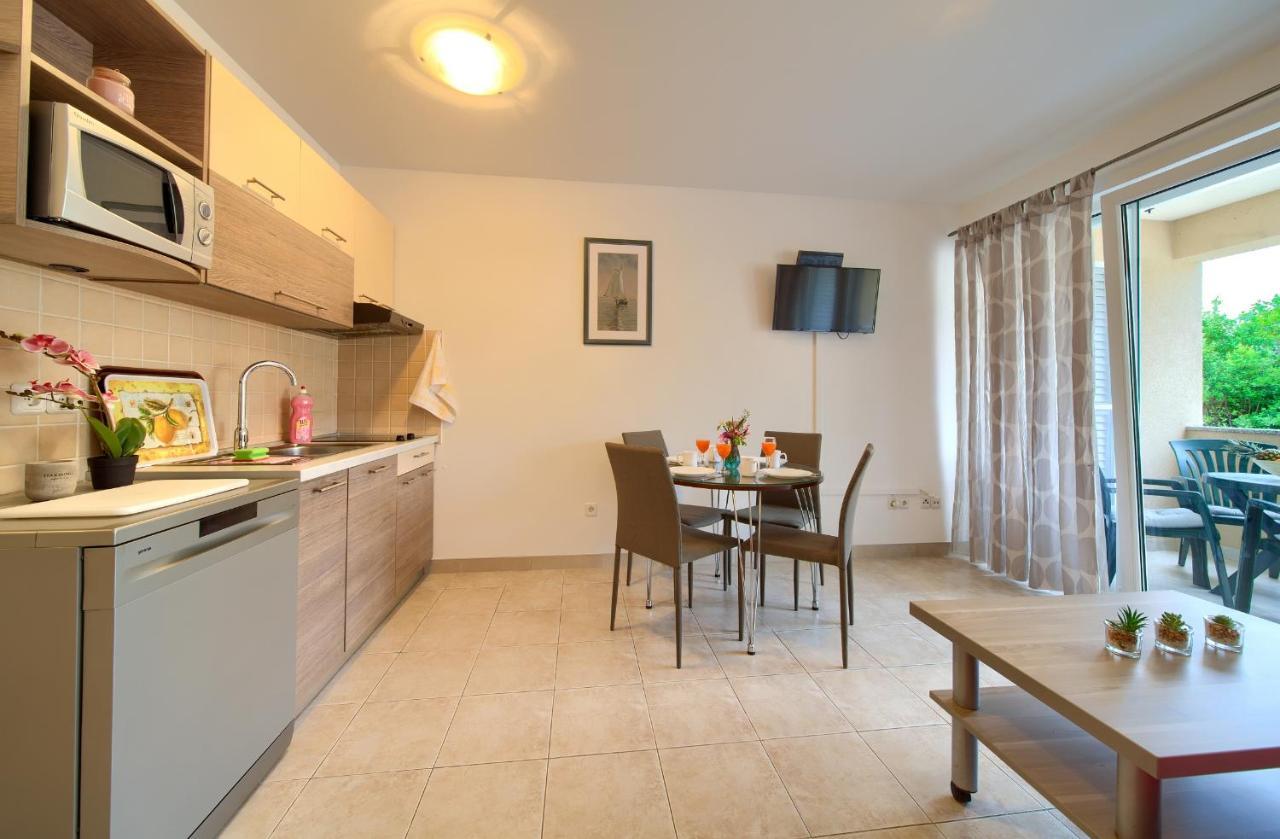 Apartments Ivica Krk Island Шіло Екстер'єр фото