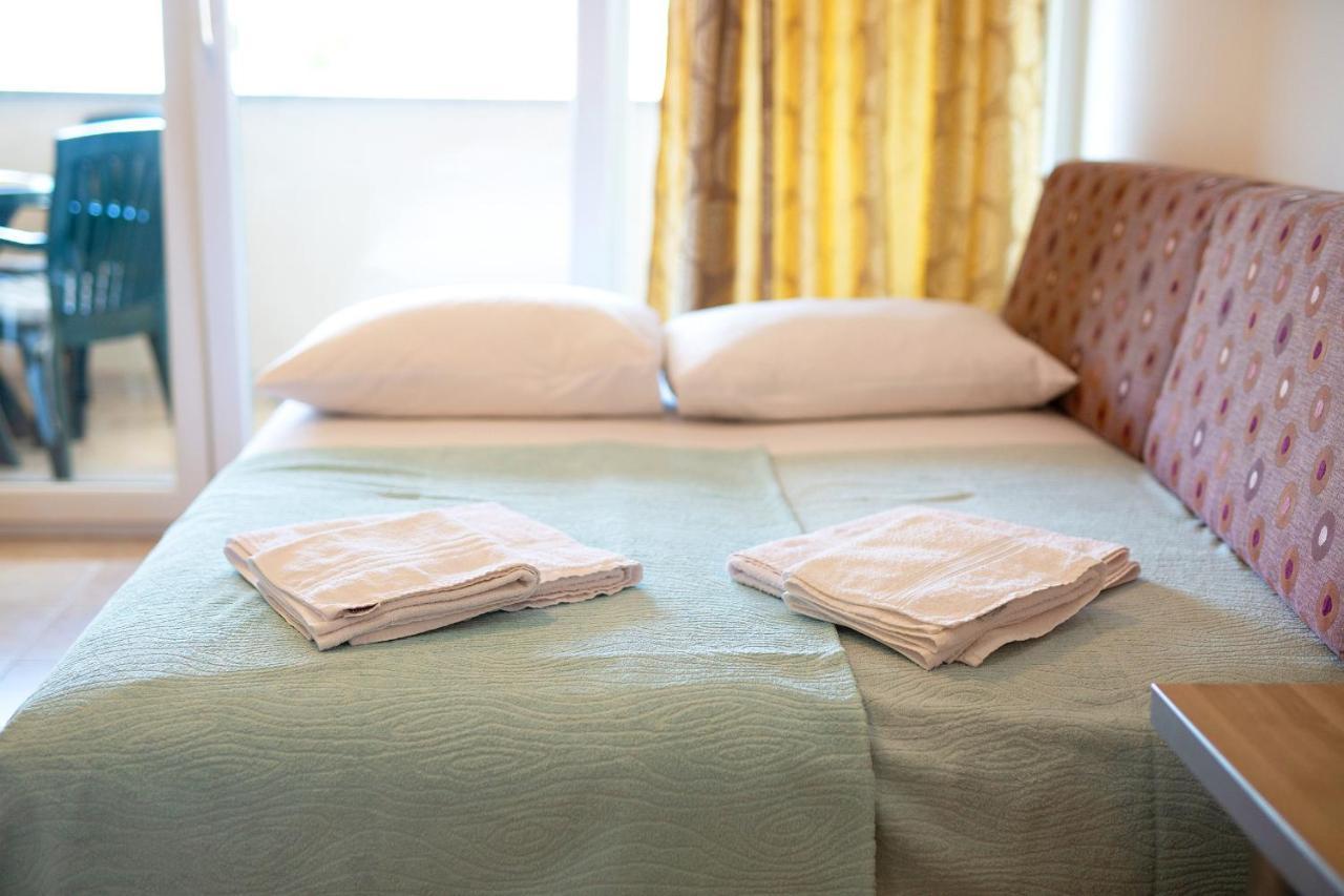 Apartments Ivica Krk Island Шіло Екстер'єр фото