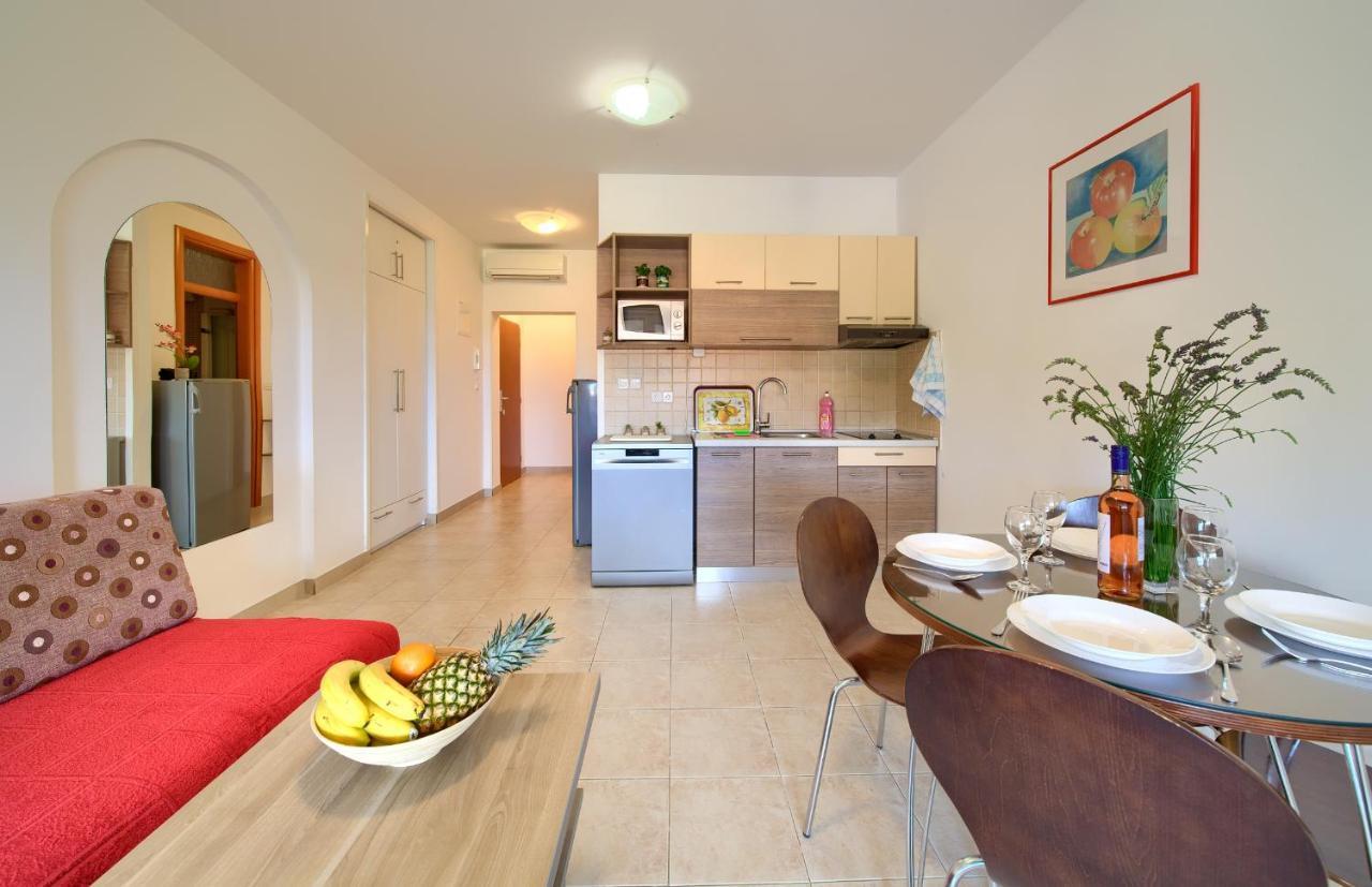 Apartments Ivica Krk Island Шіло Екстер'єр фото