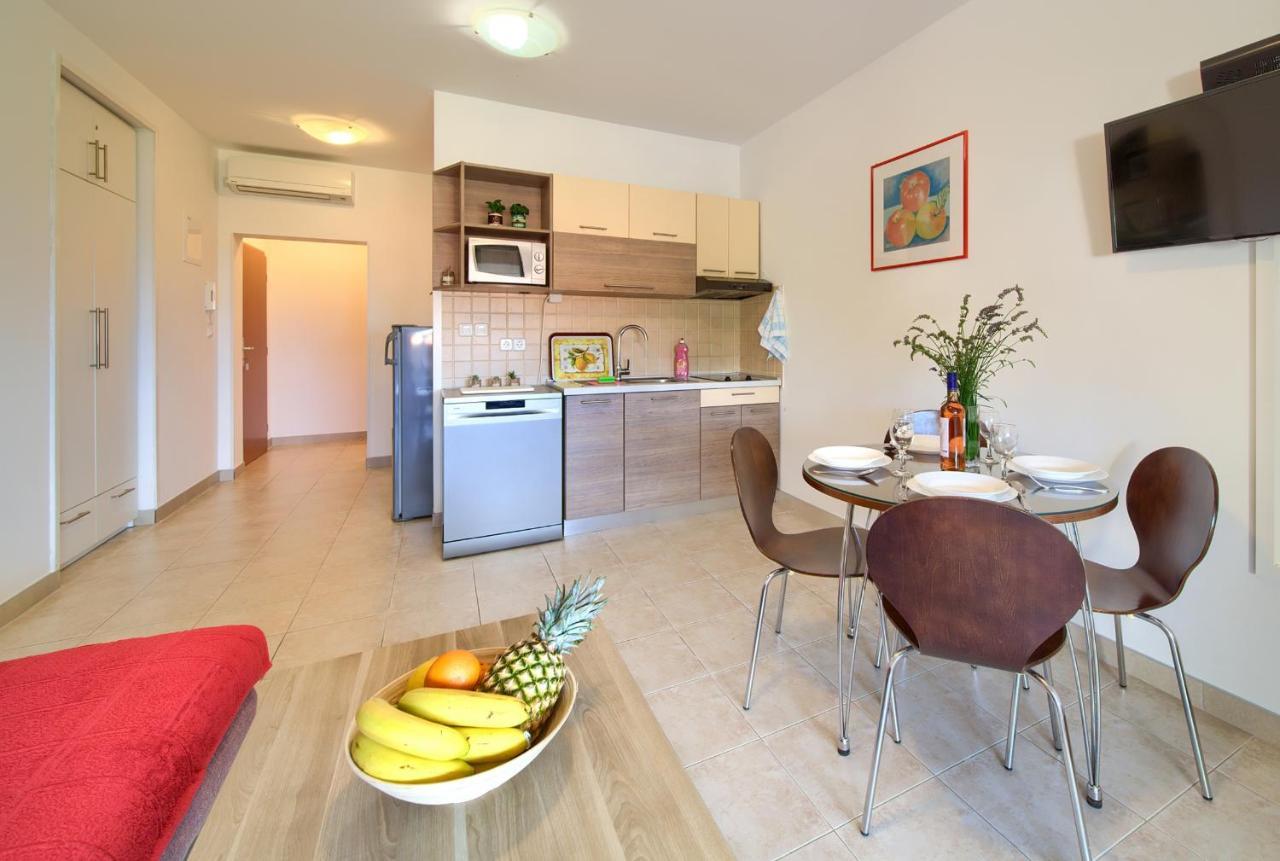 Apartments Ivica Krk Island Шіло Екстер'єр фото