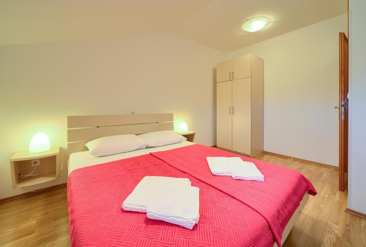 Apartments Ivica Krk Island Шіло Екстер'єр фото
