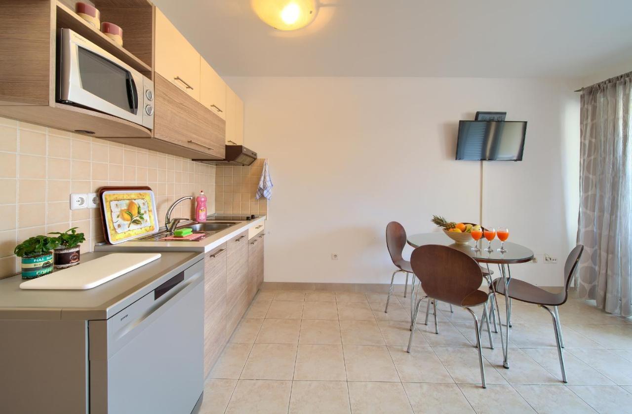 Apartments Ivica Krk Island Шіло Екстер'єр фото