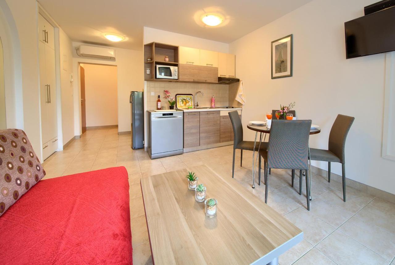 Apartments Ivica Krk Island Шіло Екстер'єр фото