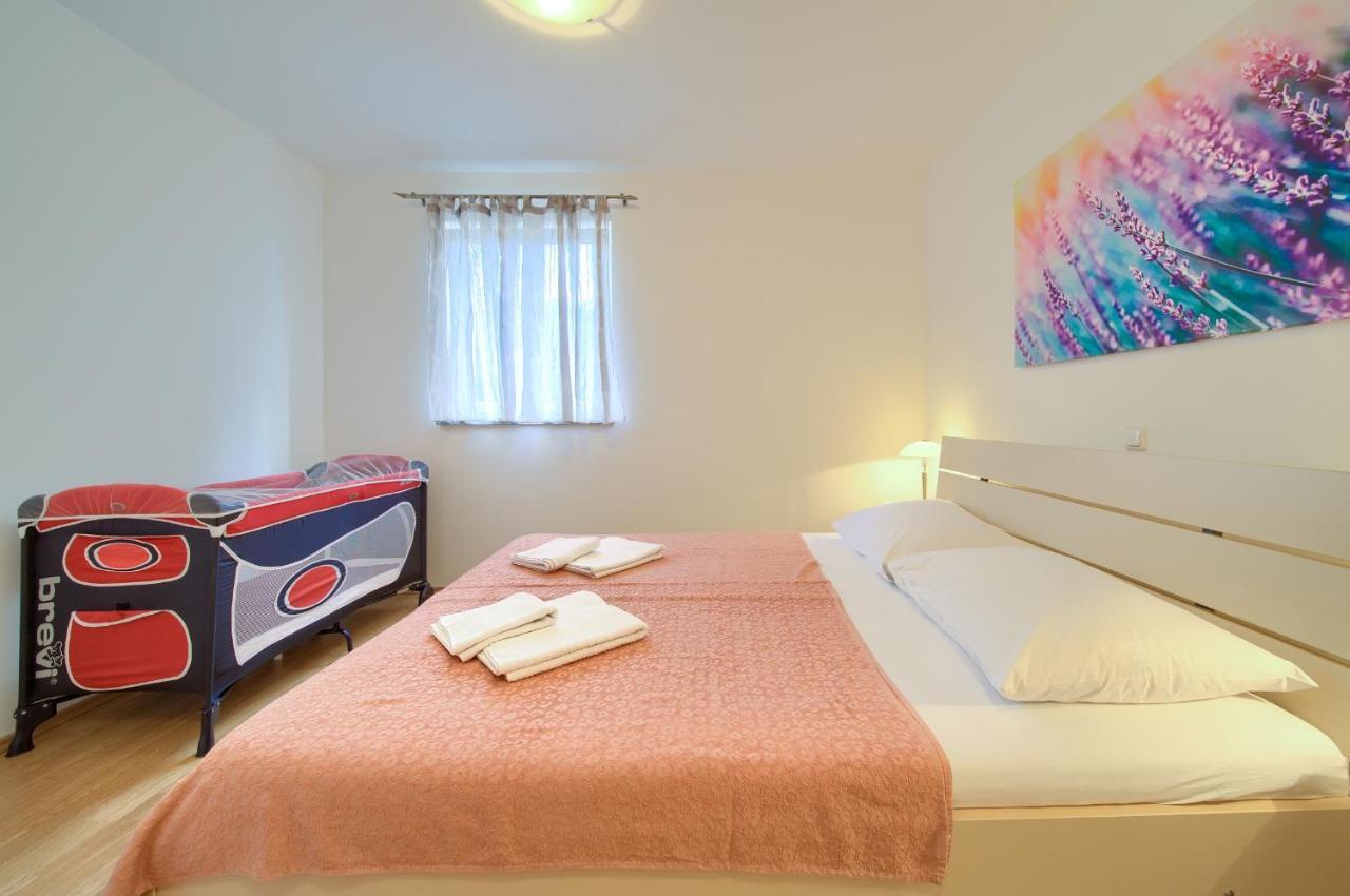Apartments Ivica Krk Island Шіло Екстер'єр фото