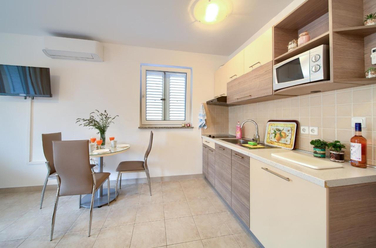 Apartments Ivica Krk Island Шіло Екстер'єр фото