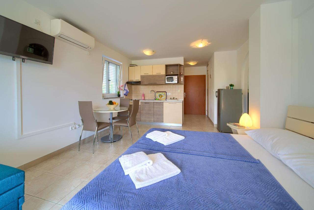 Apartments Ivica Krk Island Шіло Екстер'єр фото