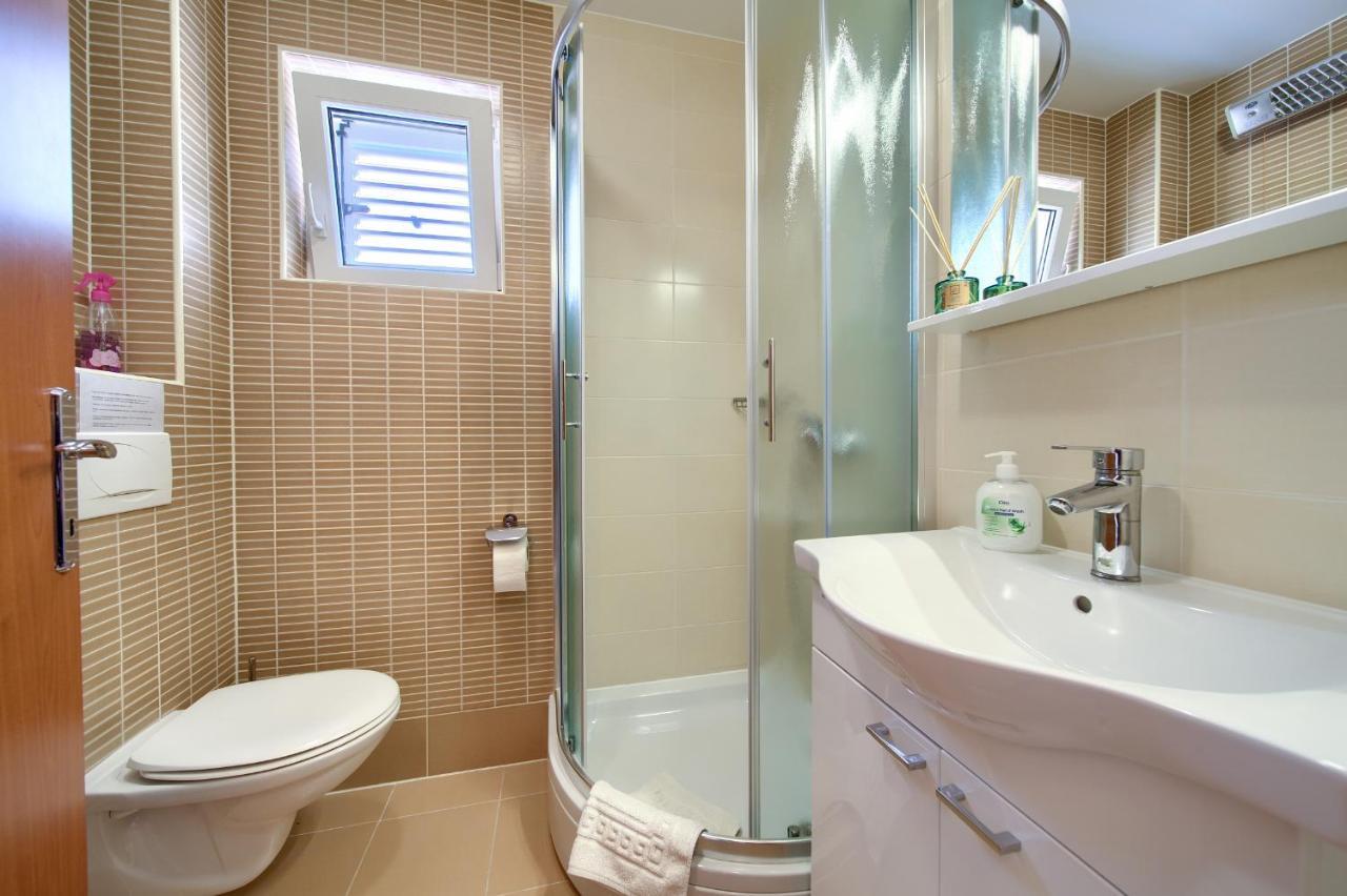 Apartments Ivica Krk Island Шіло Екстер'єр фото